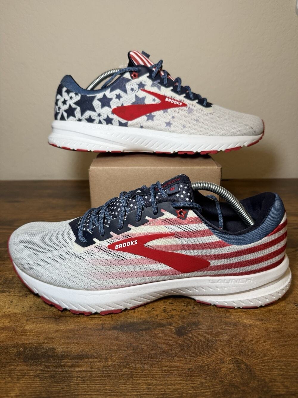 Brooks RED WHITE & BLUE Stars/Stripes Launch 6 Mens US sz 11.5